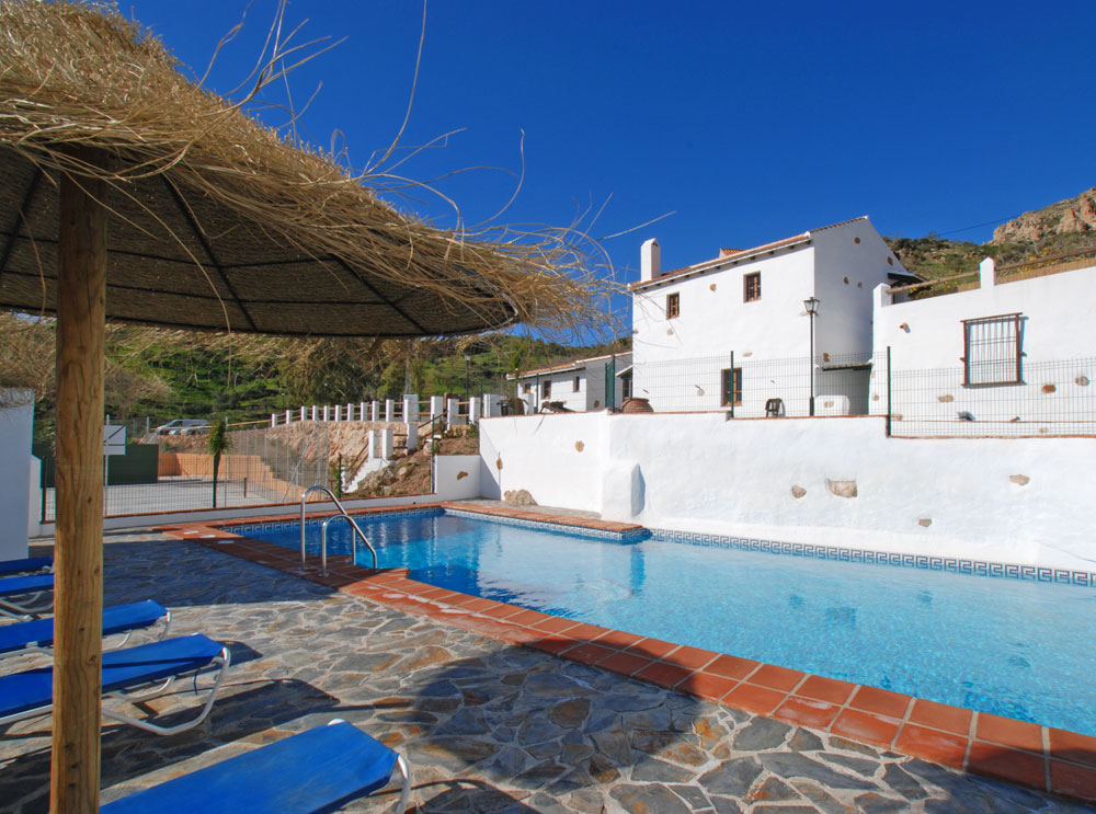 casas-rurales-piscina-malaga-DSC_7226